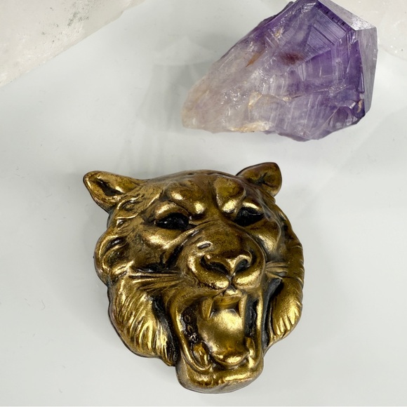 Vintage Joseff of Hollywood Tiger Head Repoussé Brooch - Picture 3 of 15